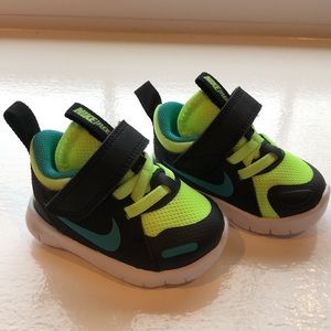 - NIKE Kids Flex Contact Infant size 2 NIB